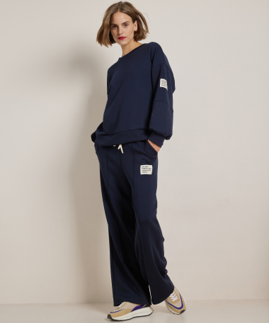 wide fit broek met label