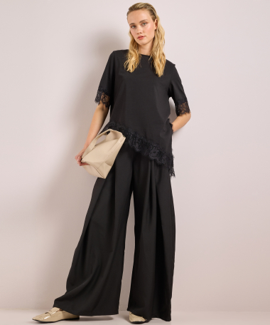 t-shirt met kant en asymmetrische rand