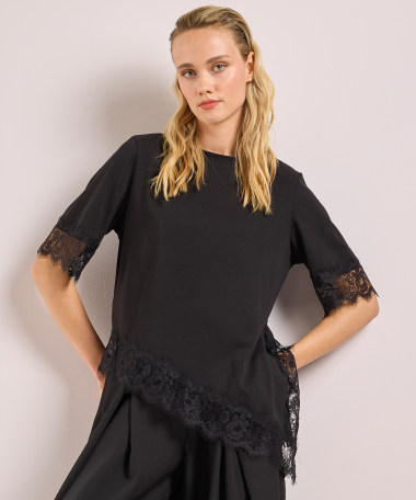 t-shirt met kant en asymmetrische rand