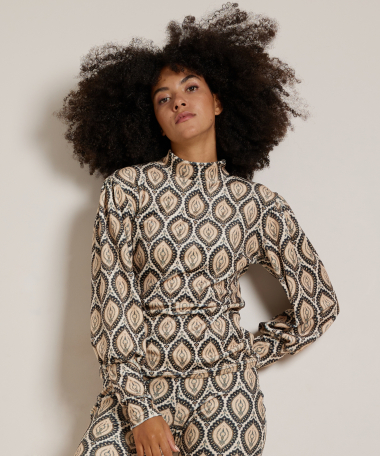 velvet turtleneck top pofmouw