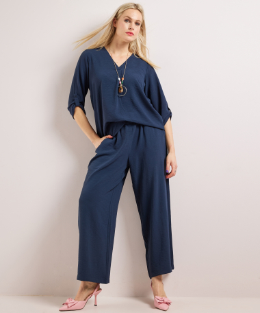 top met v-hals en ketting