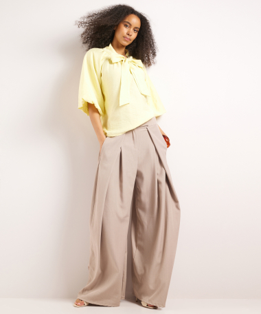 top met pofmouw en strikdetail