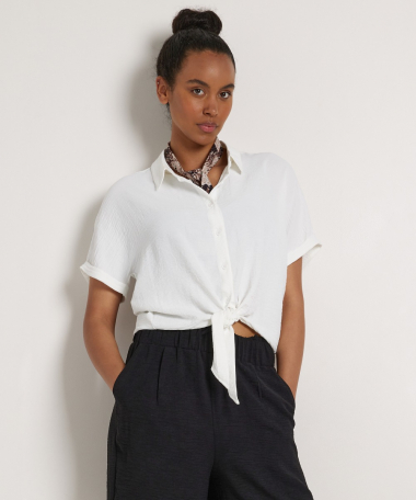 korte blouse met knoopdetail