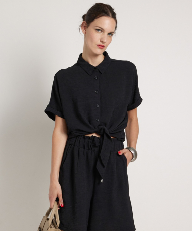 korte blouse met knoopdetail