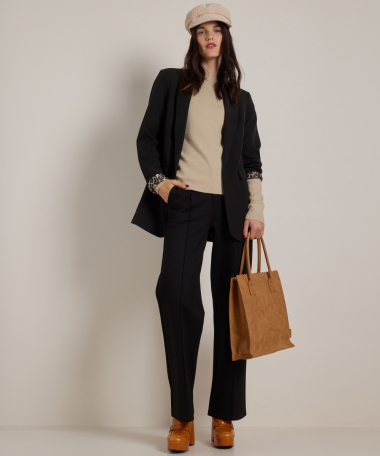 trui met ruches en knopen