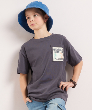 t-shirt met borstzakje en backprint