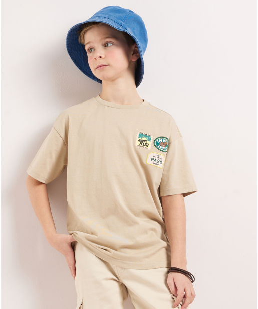 t-shirt met badges