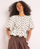getailleerd t-shirt met stippen